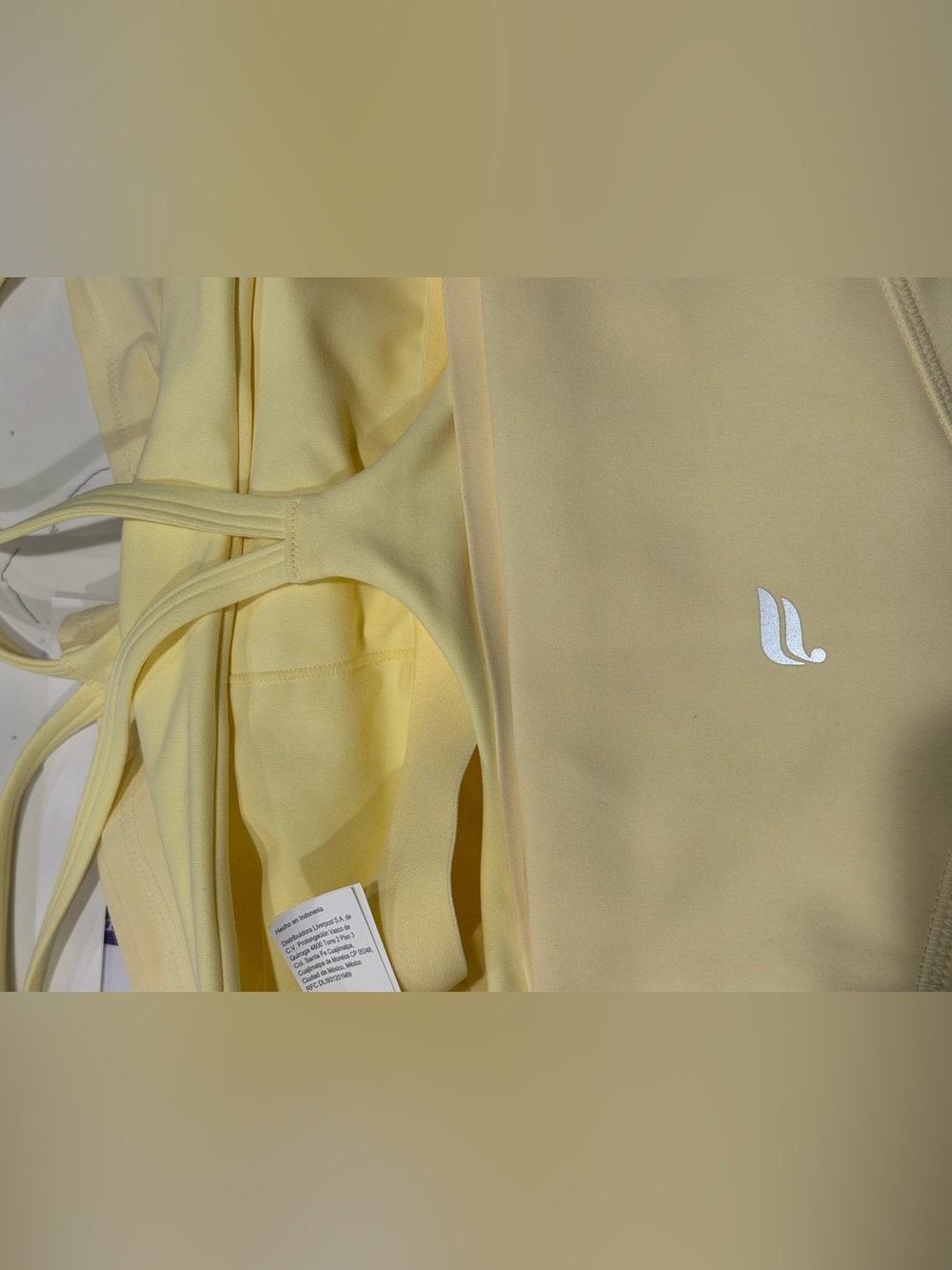 Fabletics Butter Yellow Set - Picture 5 of 5
